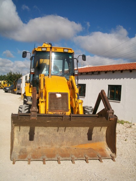 *JCB 3cx
